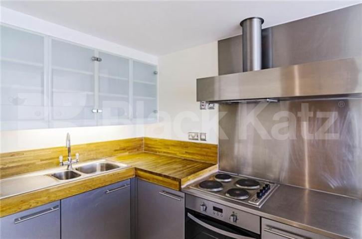 			MODERN 2 BEDROOM APARTMENT IN A PORTERED DEVELOPMENT, 2 Bedroom, 1 bath, 1 reception Flat			 Ice Wharf  , KINGS CROSS 
